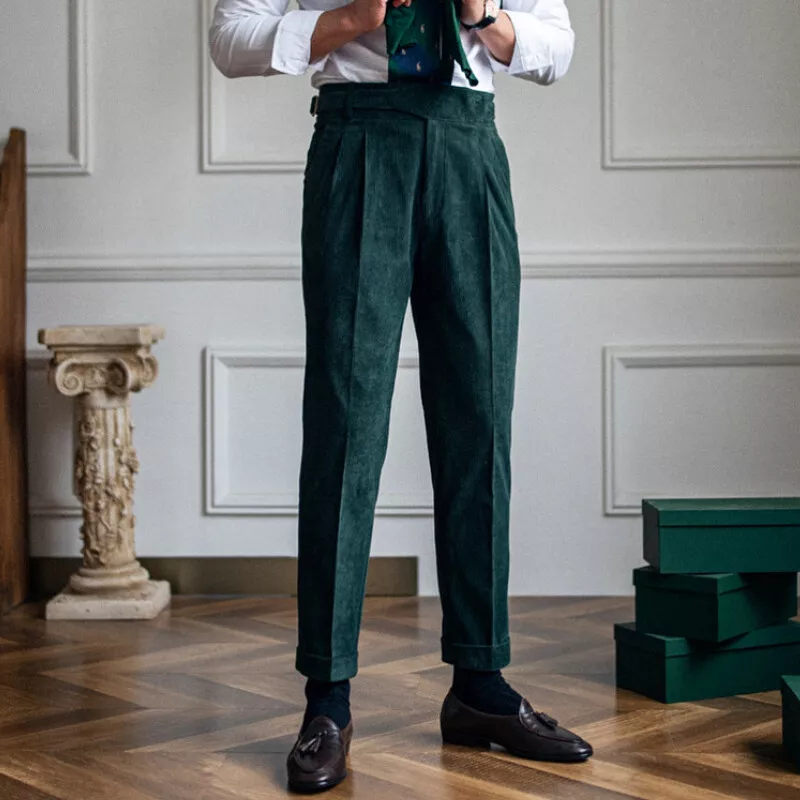 Fine corduroy trousers in a slim fit in Green