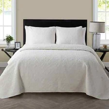 VCNY Home Caroline Quilt Set Full/Queen White Embossed Floral 3-Piece BED62