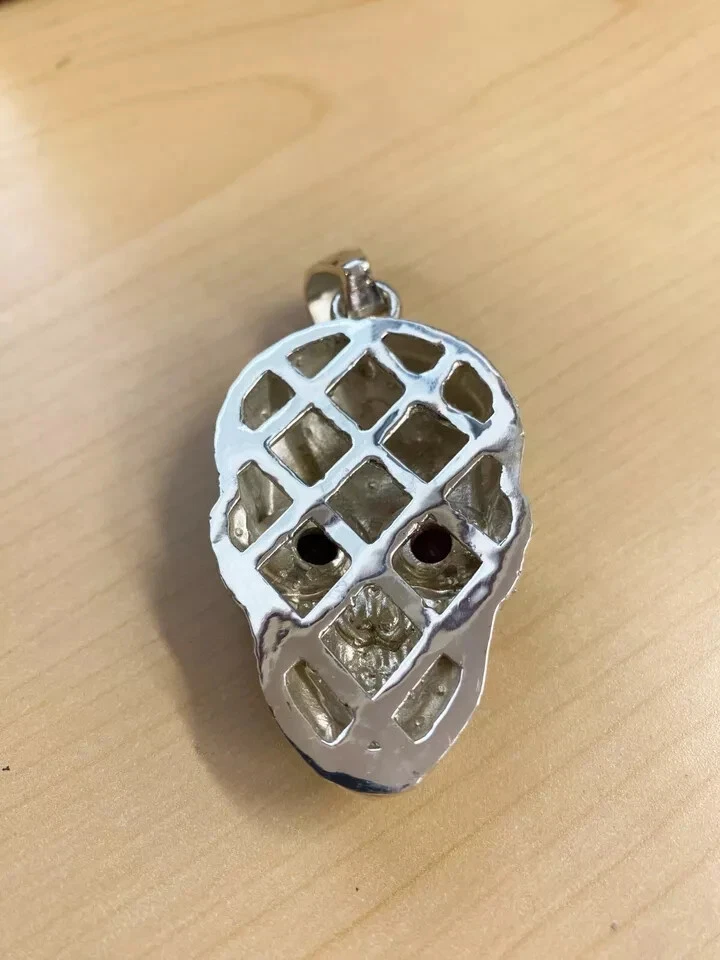 Colgante Calavera Rubí Rojo Simulado Corte Ovalado 2Ct Chapado en Oro Blanco 14k Plata Foto 4 de 4