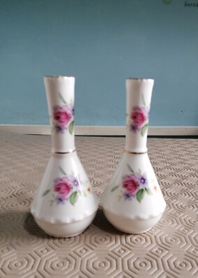 2 x kleine Knospenvasen. St Georg. Vase