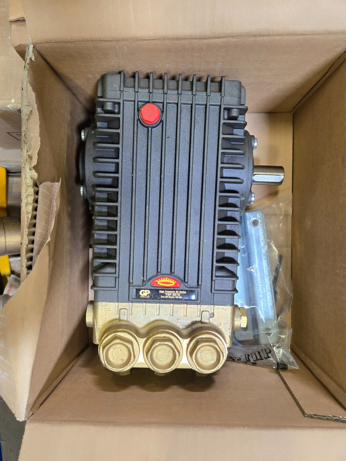 General Pump TSF2019 High Flow Triplex Pump, 7.6 GPM, 4000 PSI, Right Shaft