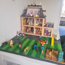 Playmobil Victorian Mansion Dolls House 5300 With Furniture & Figures
