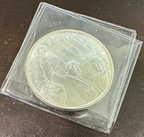 1 Oz .999 Fine Silver TRUMP " Trump fight, fight"  Silver round Uncirculated