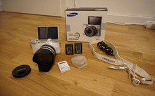 Samsung NX300M Spiegellose Systemkamera 18-55mm Weiß Wi-Fi AMOLED Full HD