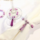 Sechs Serviettenringe/Weinglasanhänger. Rosa und Weiß Gold