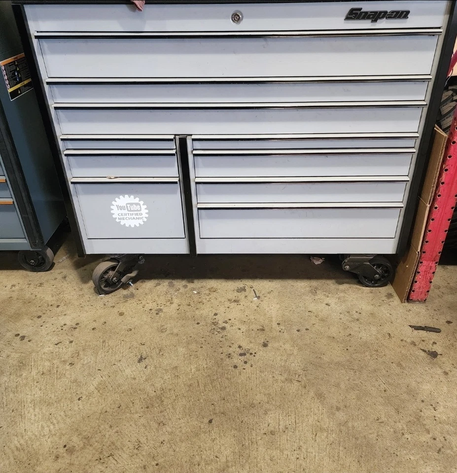 Caja de herramientas Snap-on Master Series 54" blanco ártico Foto 2 de 3