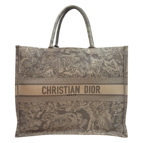 Dior Book Tote Toad Jui Large Gray M1286ZTDTM20I 150664408