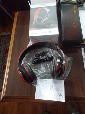 New in Open Box B39 Head Mounted Wireless Headset, untested