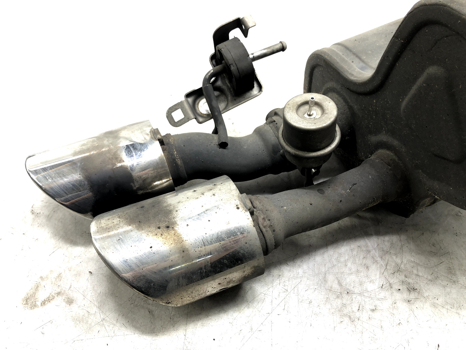 2014-2017 MASERATI QUATTROPORTE 3.0L RIGHT PASS REAR EXHAUST MUFFLER PIPE OEM.