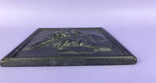 Placa o azulejo de metal fundido pesado para mujer vieja tomando tabaco 14 x 14 cm - Imagen 2 de 3