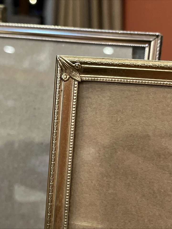 Lote de 9 marcos de fotos de latón MCM de colección decoración de arte galería pared ornamentado BOHO fieltro trasero Foto 2 de 4