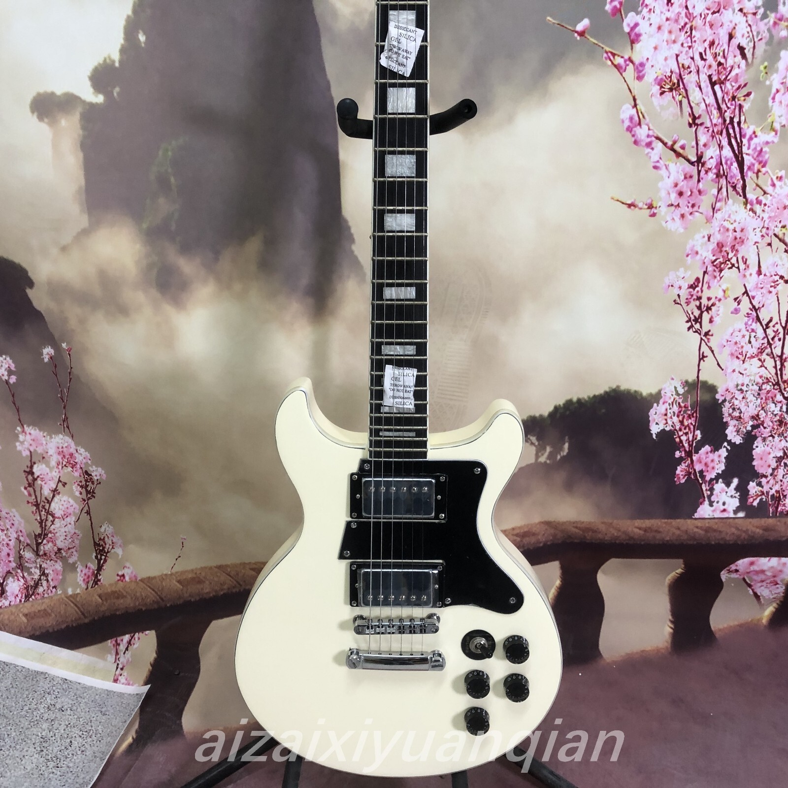 High quality 6-string electric guitar Chrome plated hardware Mahogany body