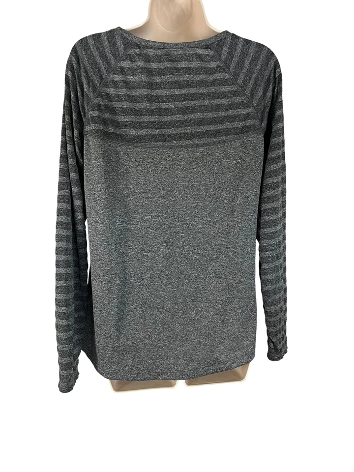 Top deportivo AVIA gris jaspeado a rayas manga larga talla L (12-14) dobladillo alto bajo usado en excelente estado Foto 4 de 4