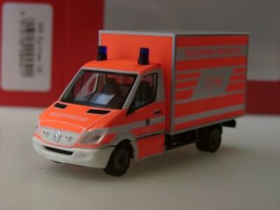 Herpa Mercedes Sprinter Koffer 06 ''Feuerwehr Wiesbaden'' - 094511 - 1:87