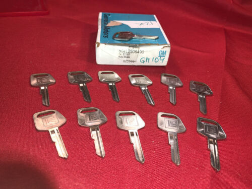 NOS OEM GM 12506490 Lid-Key  - Picture 1 of 1