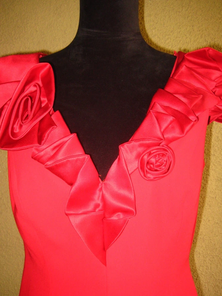 Vestido de cóctel Carmen Marc Valvo rojo seda mangas gorra cuello en V funda ajustada 10 Foto 4 de 4