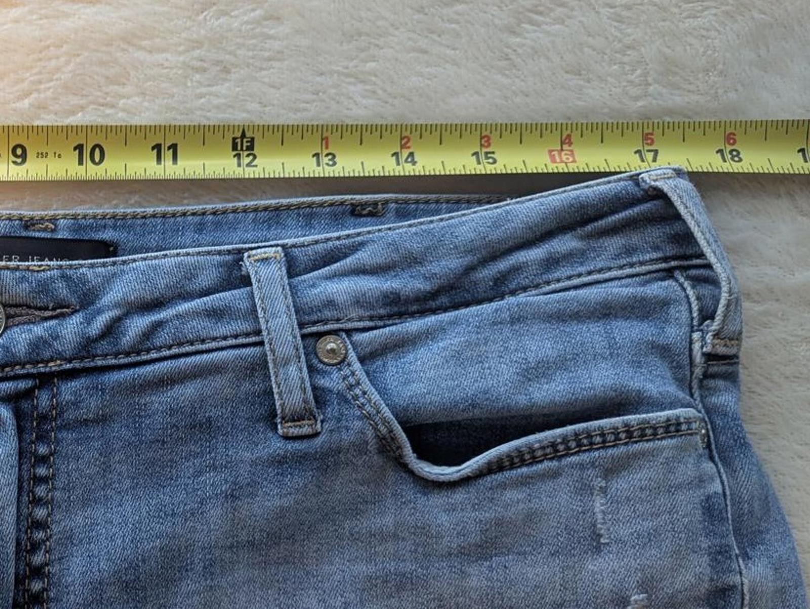 Silver Jeans Co Distressed High Note Skinny  Crop… - image 3