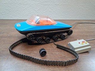 DDR Spielzeug Anker Piko Presu Saturn Raupe / Fahrzeug mit Kabelsteuerung