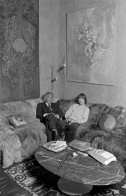 Romain Gary. In Paris, in his apartment on the rue du Bac, the wri- Old Photo 6