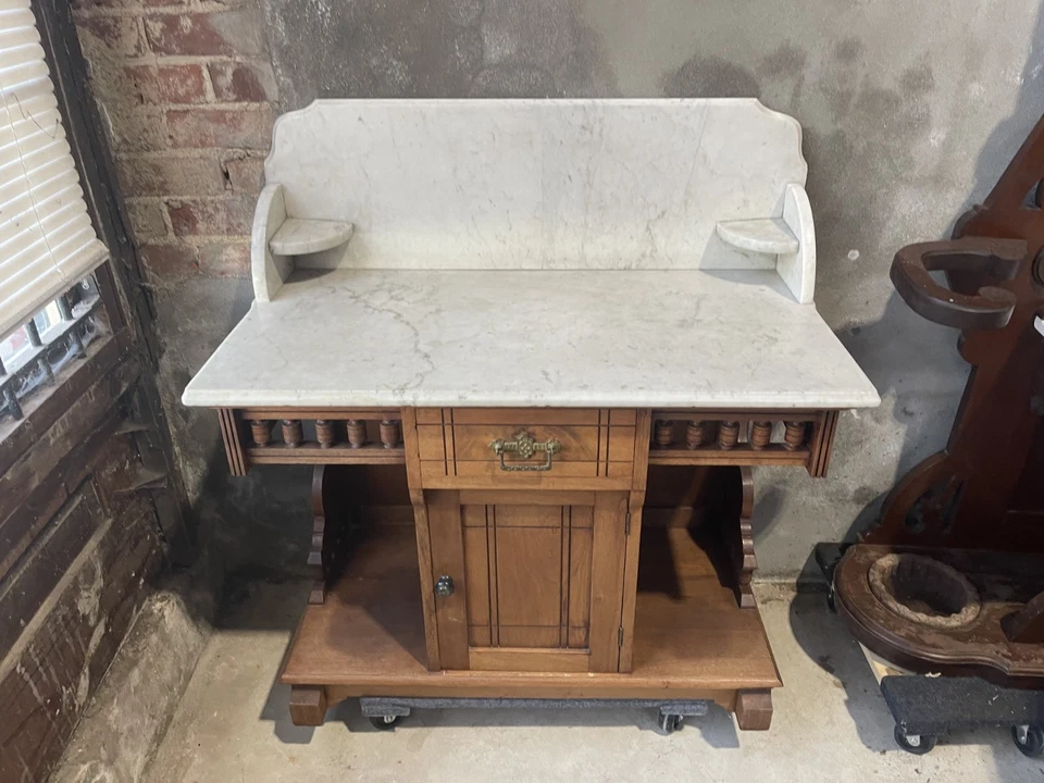 Antiguo lavabo victoriano de nogal Foto 3 de 4