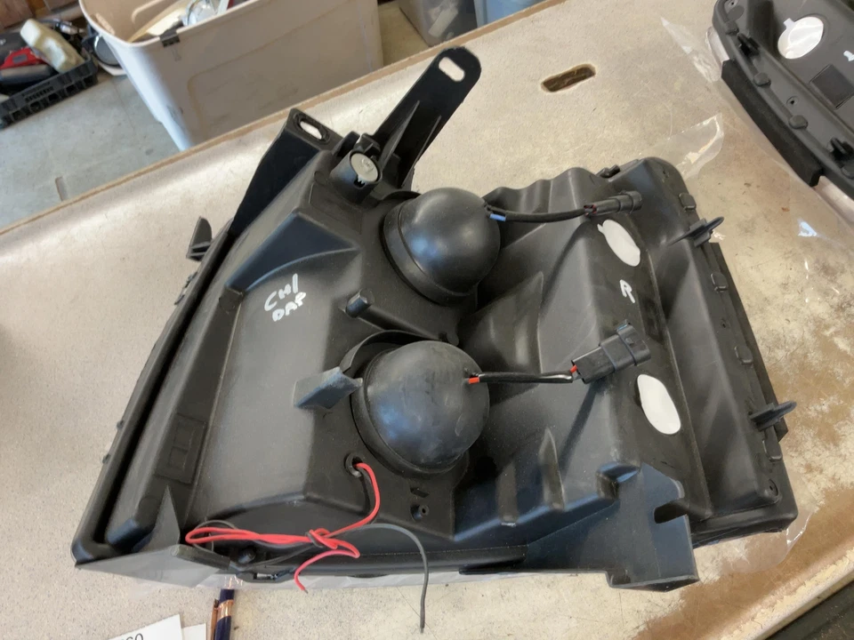 Faro derecho CHEVY SILVERADO 1500 07 08 09 10 11 12 13 LUZ DERECHA *MERCADO DE ACCESORIOS* Foto 2 de 2