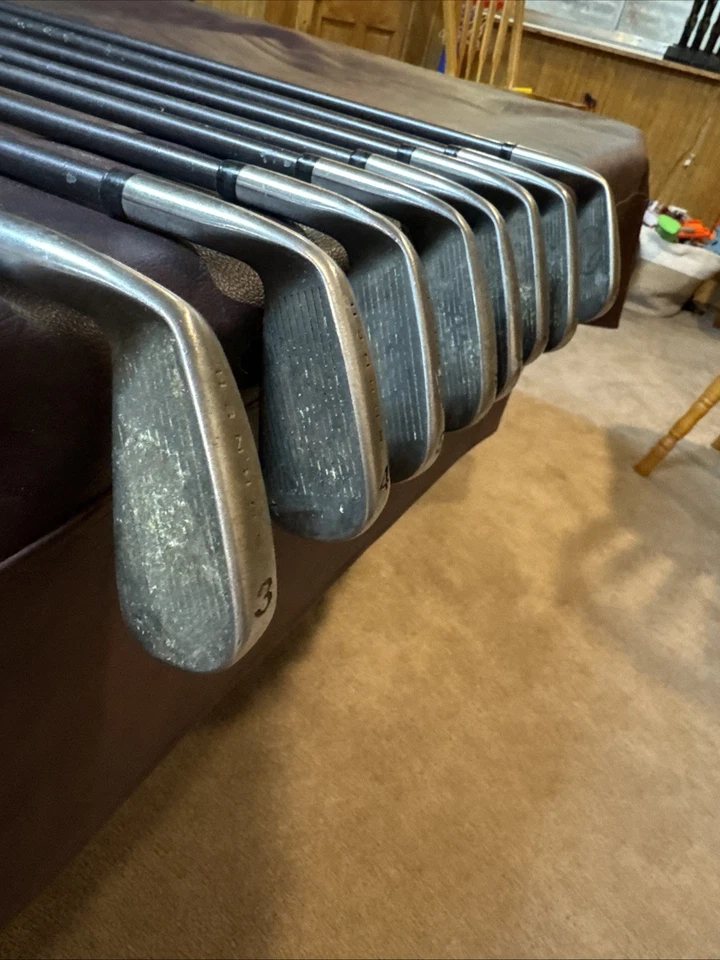 Albero a bolle bruciatore destro TaylorMade 3-A mancante PW - Immagine 2 di 3