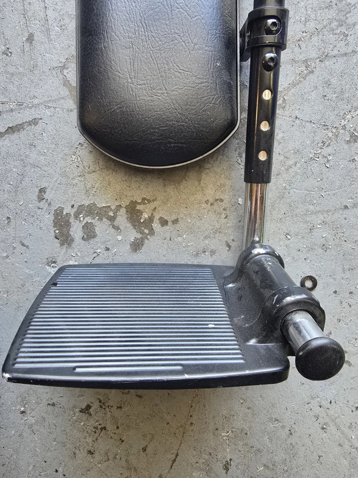 Wheel Chair elevating foot rest for legs with mounting brackets & bolts included - Image 3 of 4