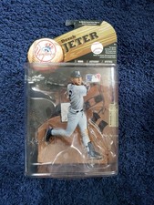 2014 McFarlane MLB Derek Jeter Commemorative Figure Two-Pack 15