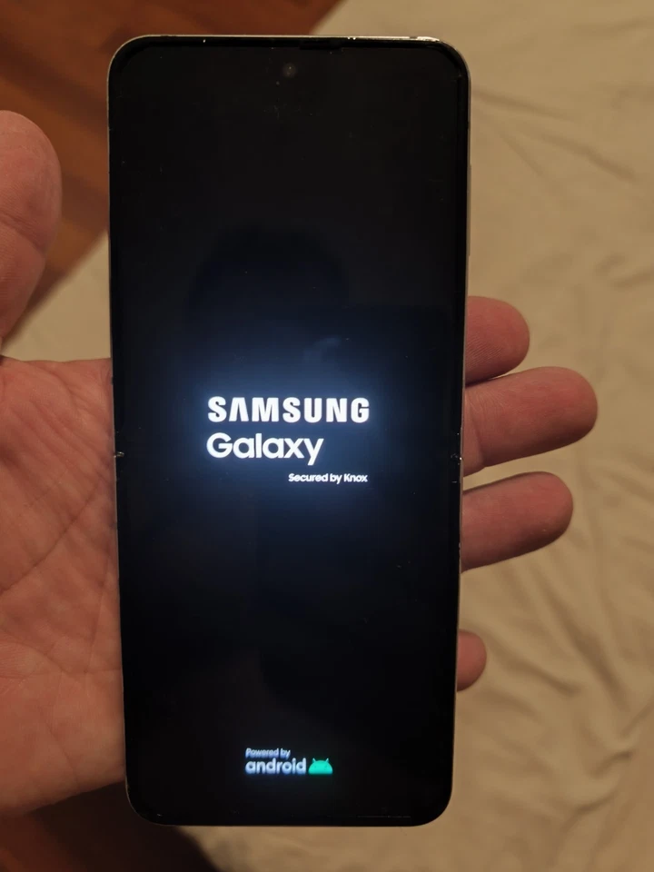Samsung Galaxy Z Flip5 · 512GB, foto 3 di 5