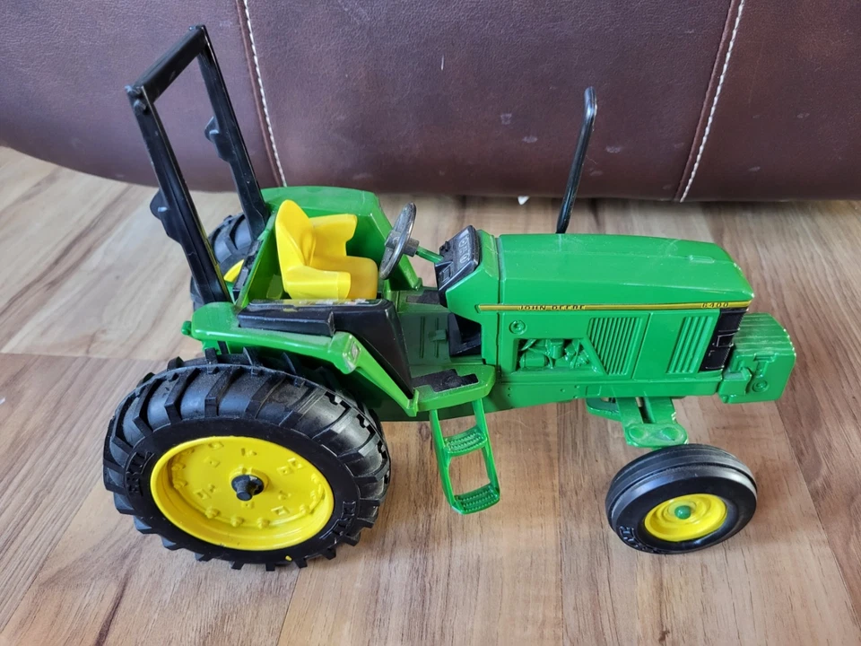 Трактор ERTL John Deere 6400 6000 серия 2WD специальное издание 1993 масштаб 1:16 - Изображение 3 из 4
