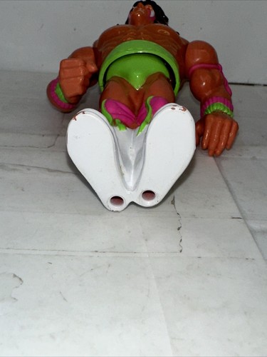 WWF Hasbro Series 1 The Ultimate Warrior Works Titan Sports WWE Wrestling Figure - Picture 8 of 8