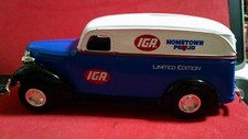 ERTL PANEL DELIVERY TRUCK COIN BANK IGA Hometown Proud 1/34 Diecast 1085 GM 8"