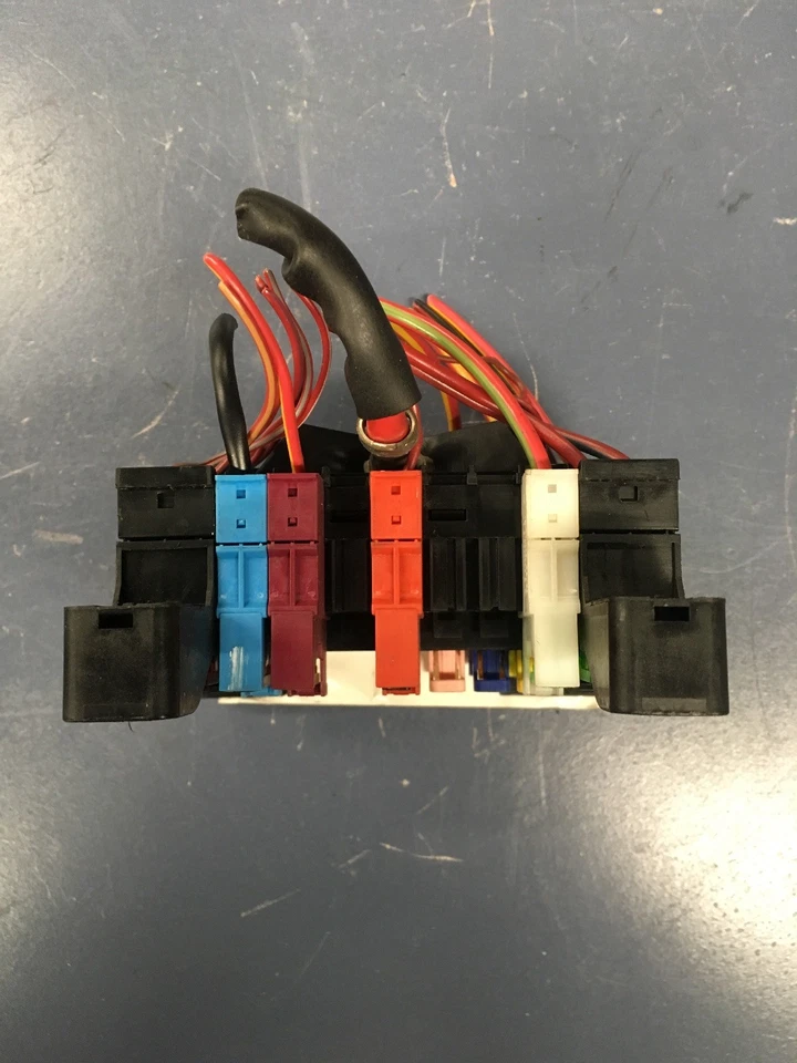 Оригинальный левосторонний блок предохранителей для приборной панели Mercedes-Benz E320 E350 2006-2009 годов выпуска - Изображение 3 из 4