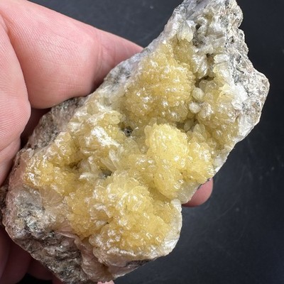 Goldene Stilbit Kristalle auf Matrix Island Mineral Präparat 114g