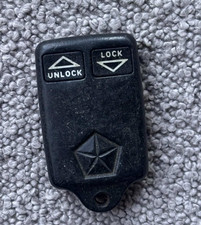 GENUINE CHRYSLER 3 BUTTON REMOTE SMART CAR KEY FOB - TRACKED  DELIVERY