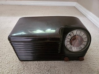 1946 Olympic Model 6 501 Bakelite Brown tube radio restored and working