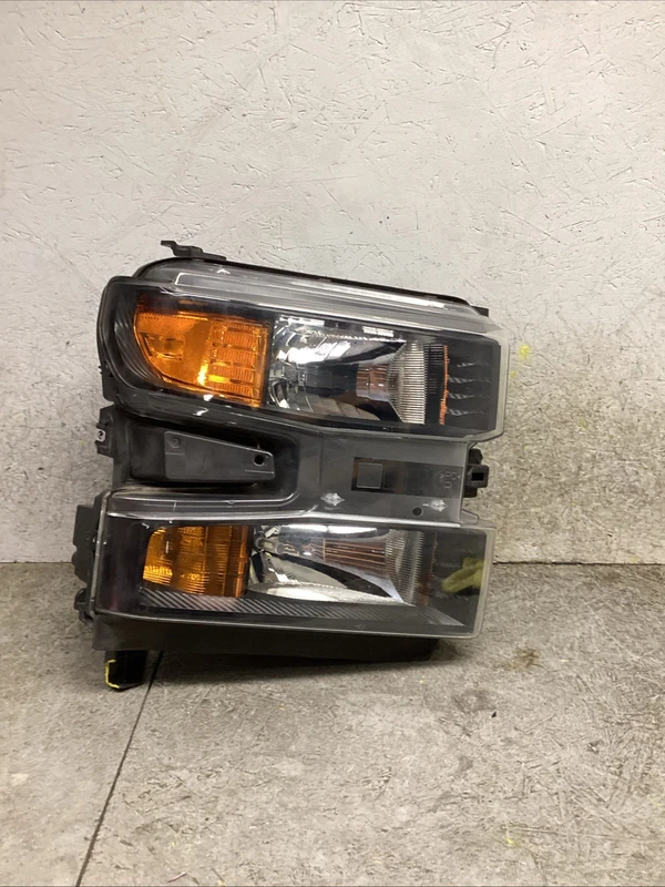 2019-2022 Chevrolet Silverado 1500 Halogen Headlight Right Passenger OEM