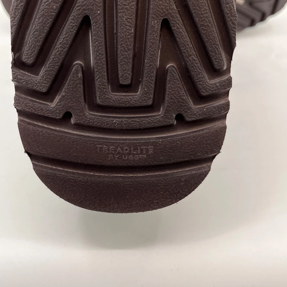 Botas clásicas de gamuza UGG Neumel talla 10 oliva con cordones forradas de piel de oveja Foto 4 de 4