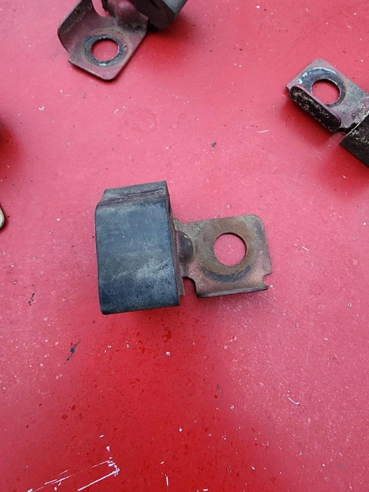 1989-95 Toyota Pickup 4Runner OEM capô para-choque de borracha conjunto de suporte de almofada - Imagem 4 de 4