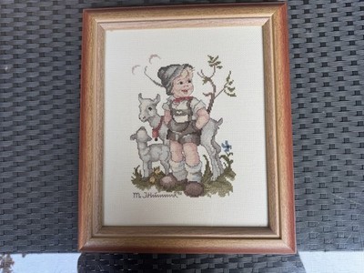 sehr süßes Hummel Stickbild (2) im Rahmen ca. 40x32 cm
