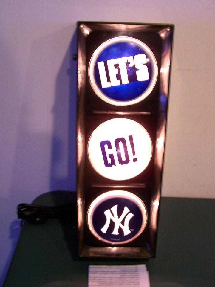 MLB LET'S GO NEW YORK YANKEES FLASHING STOP LIGHT SIGN MAN CAVE NOS MEMORY CO - Image 2 of 4