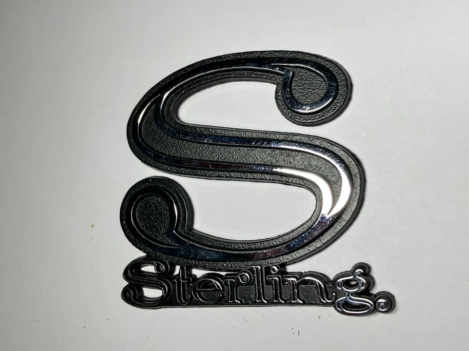 RARO! Kit de coche Sterling (coches deportivos Sterling) insignia de metal NOS - emblema (pequeño) Foto 2 de 4