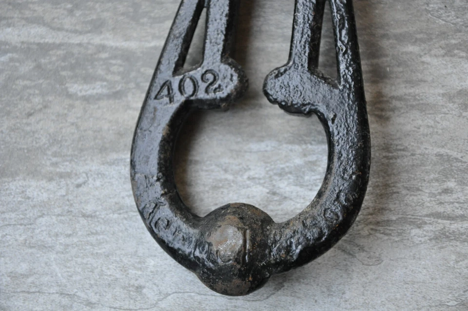 Llamador de puerta delantera de hierro fundido antiguo victoriano A Kenrick & Sons n.º 402 Foto 3 de 4