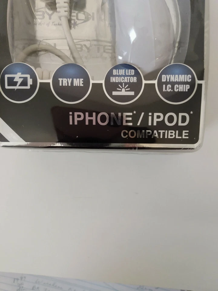 Bytech Premium White Vehicle iPhone iPod Blue LED Light Indicator Charger NWT - Image 2 of 3