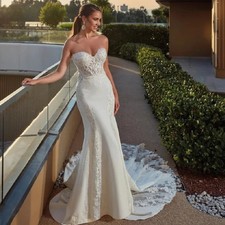 Gorgeous Appliqued Wedding Dress Delicate Lace Mermaid Floor Length Bride Gown