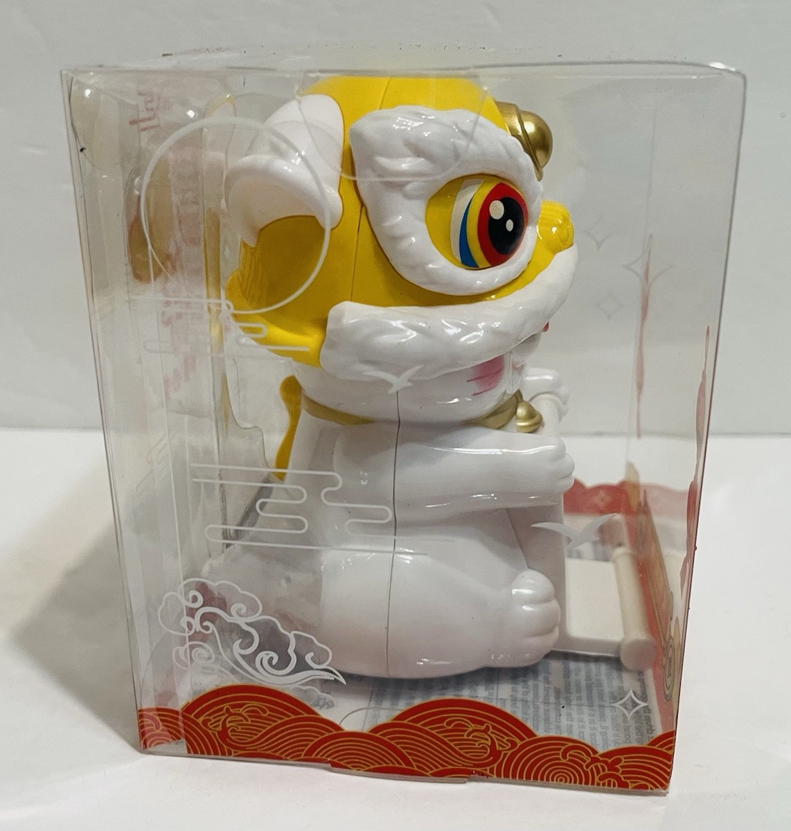 Solar Powered Maneki Neko welcoming lucky cat With Dragon Dancing