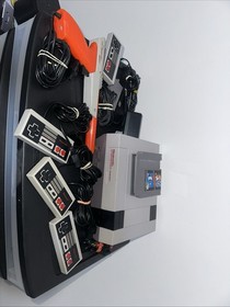 NES Nintendo Entertainment System Console W/ 3 Controller, Zapper, Storage Box