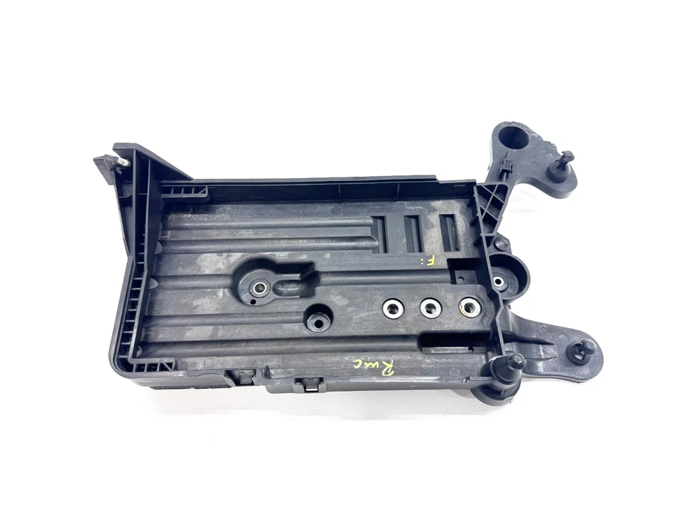 AUDI A3 QUATTRO 2015-2020 8V BANDEJA DE BATERÍA CARCASA SOPORTE FABRICANTE DE EQUIPOS ORIGINALES 5Q0915331J Foto 3 de 4