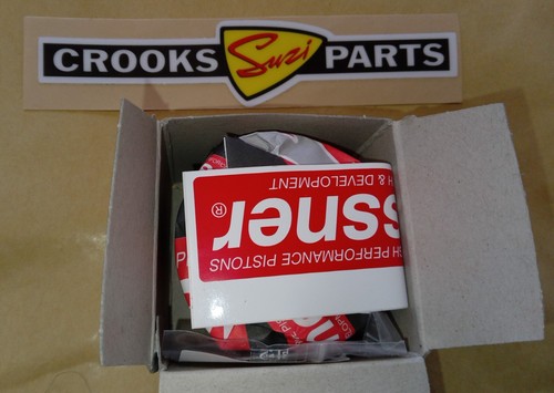 New Suzuki RM250 1982 to 1985 +.5 mm Forged Piston Kit by Wossner, 70.5 mm bore - Picture 11 of 12