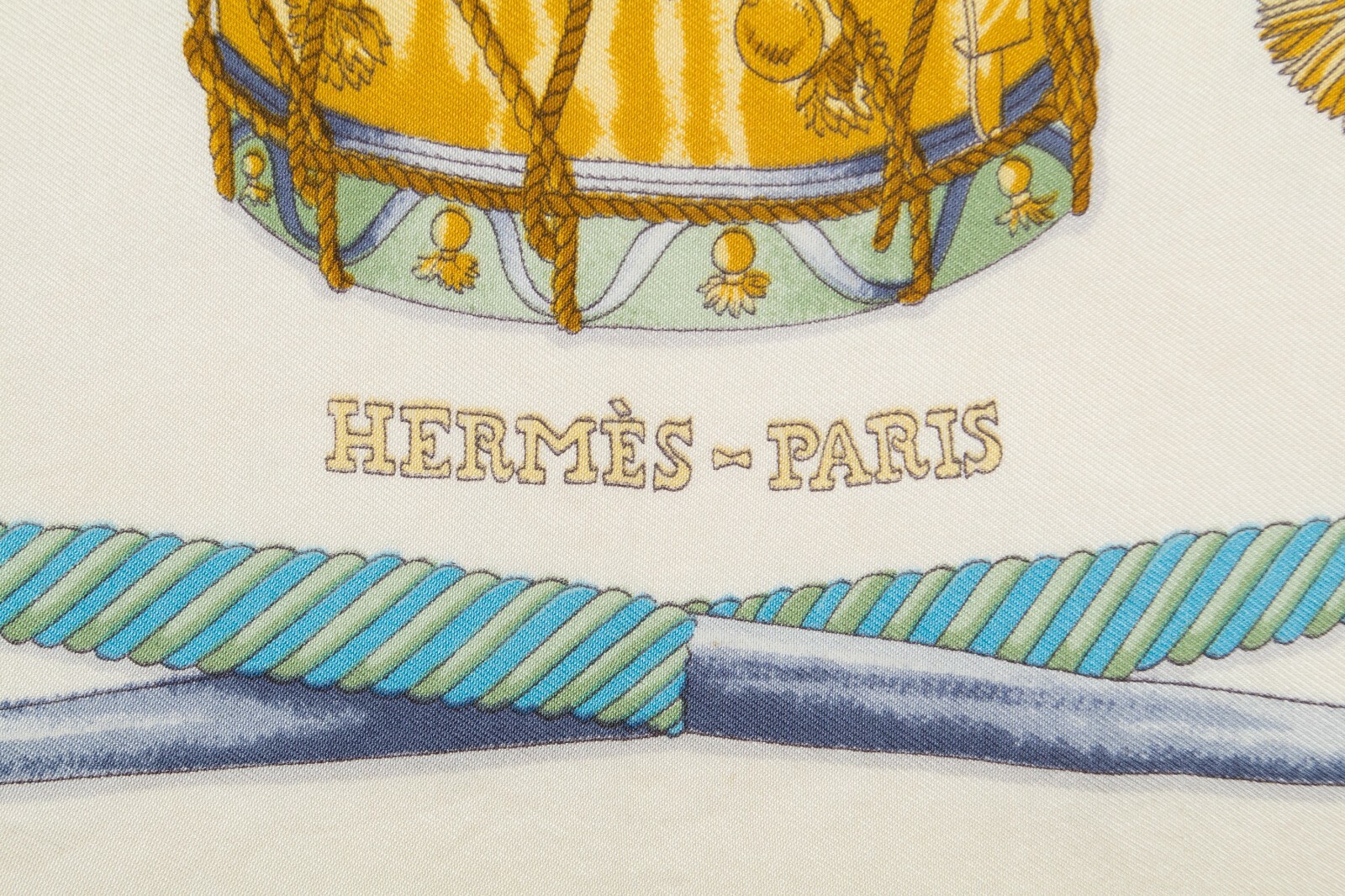 Authentique foulard Hermès Vintage " Les Tambours " / Vintage Hermès